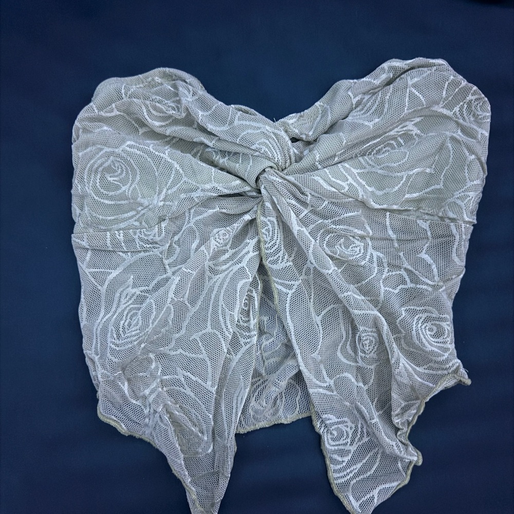 Elegant Lace Shawl with Rose Pattern
